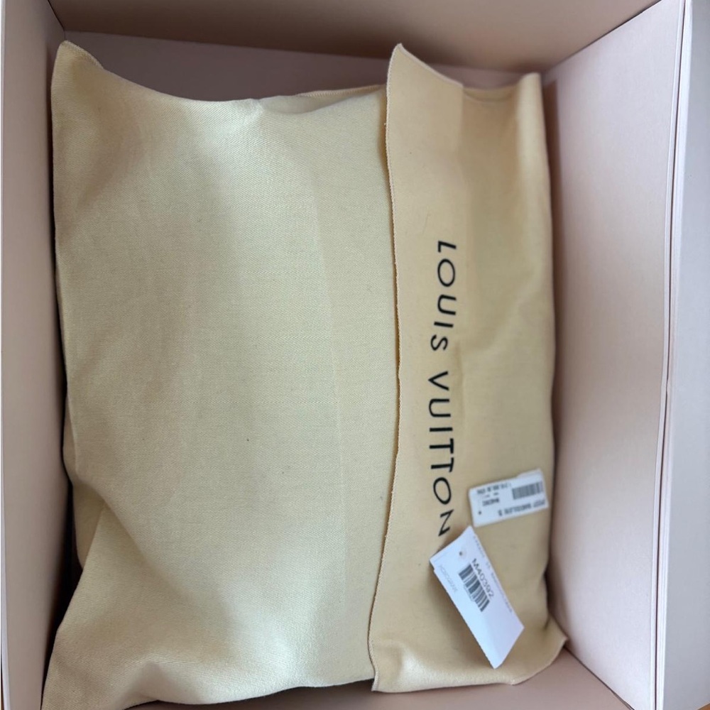 Louis Vuitton Speedy 35 Tote - Picture 6 of 7